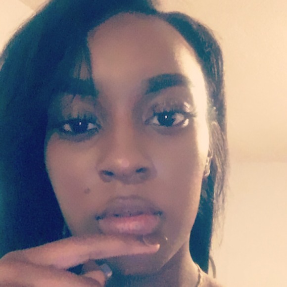 Poshmark profile picture for @tft